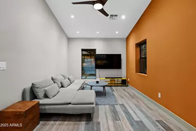 358 E Whitton Avenue, Phoenix, AZ 85012 - Photo 16