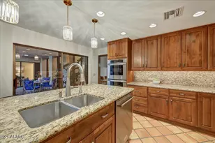 2550 E Denton Ln, Phoenix, AZ 85016 - Photo 12