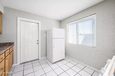 837 E Alice Avenue #B, Phoenix, AZ 85020 - Photo 8