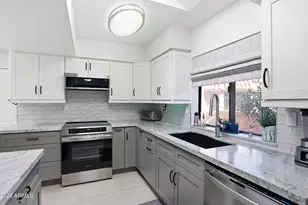1015 E Becker Ln, Phoenix, AZ 85020 - Photo 10