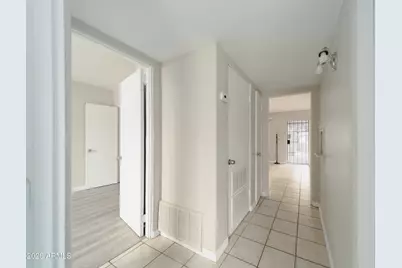 2416 E Clarendon Avenue, Phoenix, AZ 85016 - Photo 6