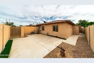 2416 E Clarendon Avenue, Phoenix, AZ 85016 - Photo 2