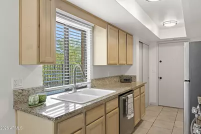 10425 N 10th Place #1, Phoenix, AZ 85020 - Photo 12