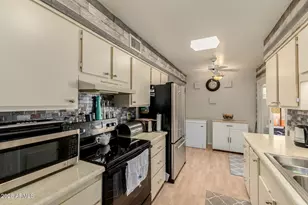 13461 W Desert Glen Dr, Sun City West, AZ 85375 - Photo 12