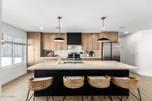 3802 E Mercer Ln, Phoenix, AZ 85028 - Photo 1