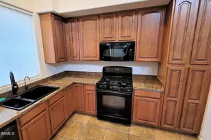 2406 W Red Range Way, Phoenix, AZ 85085 - Photo 2