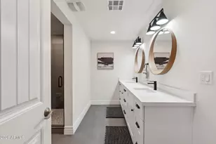 5339 E Osborn Rd, Phoenix, AZ 85018 - Photo 20