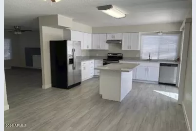 639 W Grove Circle, Mesa, AZ 85210 - Photo 2