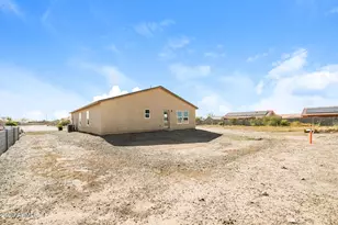 8764 W Reventon Dr, Arizona City, AZ 85123 - Photo 20