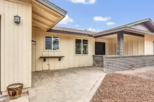 10602 W Cumberland Dr, Sun City, AZ 85351 - Photo 8