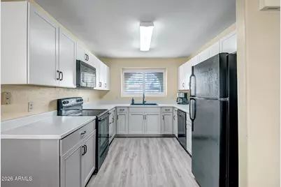 7950 W Paradise Drive, Peoria, AZ 85345 - Photo 4