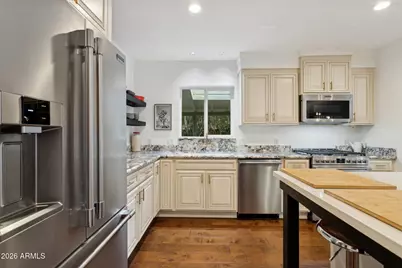 6119 E Carnation Circle, Phoenix, AZ 85018 - Photo 16