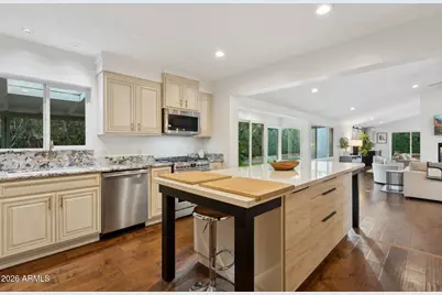 6119 E Carnation Circle, Phoenix, AZ 85018 - Photo 16