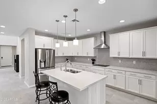 8926 W Denton Ln, Glendale, AZ 85305 - Photo 10