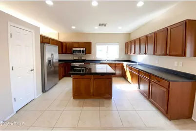 18236 N Jameson Drive, Maricopa, AZ 85138 - Photo 2