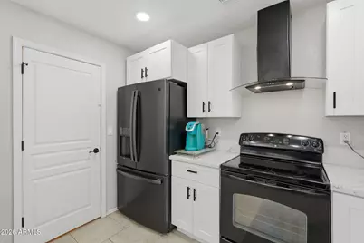 6314 W Lawrence Lane, Glendale, AZ 85302 - Photo 16