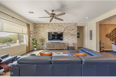 909 W Spur Drive, Phoenix, AZ 85085 - Photo 16