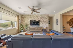 909 W Spur Dr, Phoenix, AZ 85085 - Photo 16