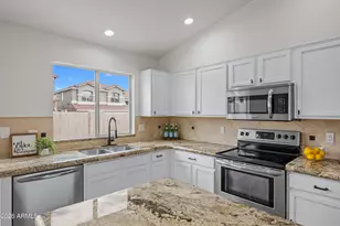 1040 E Amberwood Dr, Phoenix, AZ 85048 - Photo 12