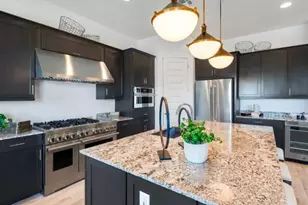 7939 W Desert Elm Ln, Peoria, AZ 85383 - Photo 4