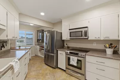 11010 W Topaz Drive, Sun City, AZ 85351 - Photo 10