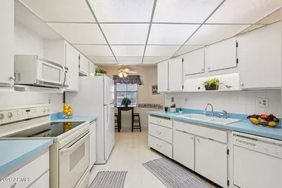 10557 W Ocotillo Drive, Sun City, AZ 85373 - Photo 14