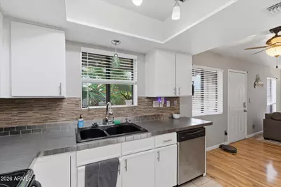 3635 N 37th Street #10, Phoenix, AZ 85018 - Photo 12