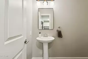 3021 N 47th Pl, Phoenix, AZ 85018 - Photo 24