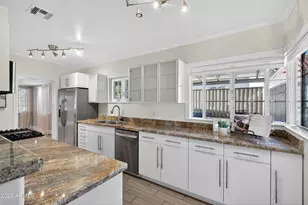 1526 W Wilshire Dr, Phoenix, AZ 85007 - Photo 1