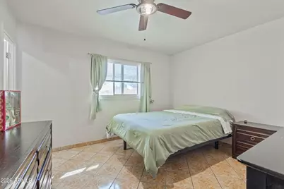 8018 W Avalon Drive, Phoenix, AZ 85033 - Photo 16