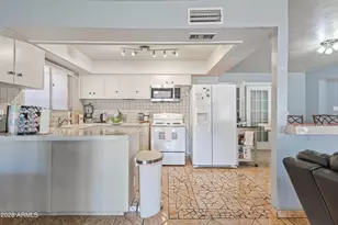 8018 W Avalon Dr, Phoenix, AZ 85033 - Photo 8