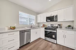 8539 W Paradise Dr, Peoria, AZ 85345 - Photo 10