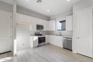 24884 N 170th Dr, Surprise, AZ 85387 - Photo 6