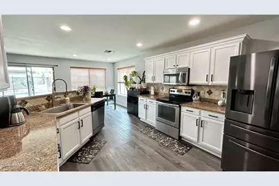 23219 N 21st Place, Phoenix, AZ 85024 - Photo 2