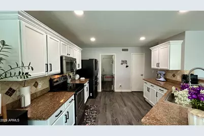 23219 N 21st Place, Phoenix, AZ 85024 - Photo 10