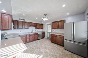 93 S 95th St, Chandler, AZ 85224 - Photo 18