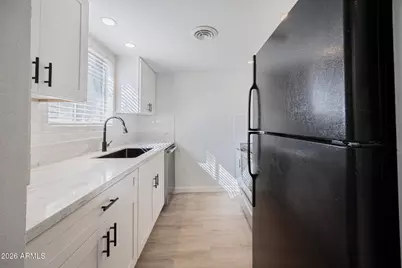 7126 N 19th Avenue #114, Phoenix, AZ 85021 - Photo 8