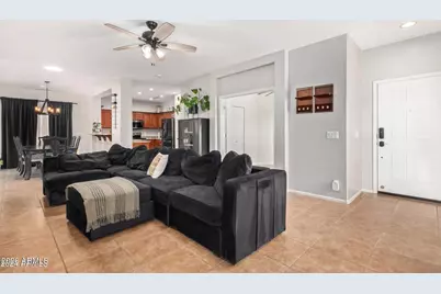 697 W Oak Tree Lane, San Tan Valley, AZ 85143 - Photo 4