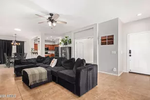 697 W Oak Tree Ln, San Tan Valley, AZ 85143 - Photo 4