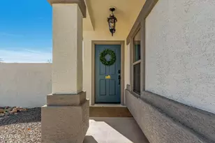 697 W Oak Tree Ln, San Tan Valley, AZ 85143 - Photo 2