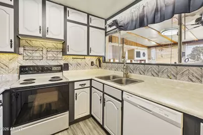 823 E Ironwood Drive, Phoenix, AZ 85020 - Photo 12