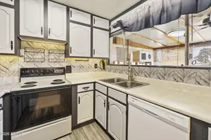 823 E Ironwood Dr, Phoenix, AZ 85020 - Photo 12