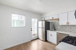 3038 N 38th St, Phoenix, AZ 85018 - Photo 2