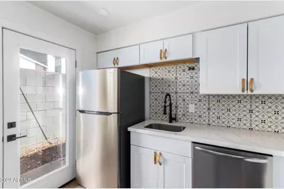 3038 N 38th Street #7, Phoenix, AZ 85018 - Photo 4