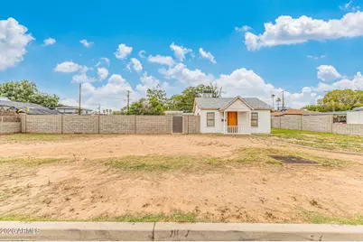 2230 N 27th Place, Phoenix, AZ 85008 - Photo 2