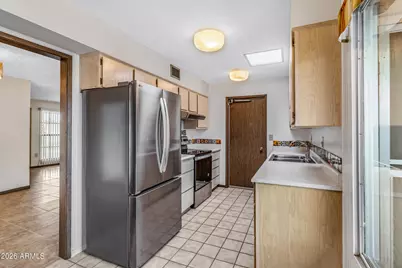 10737 W Santa Fe Drive, Sun City, AZ 85351 - Photo 8