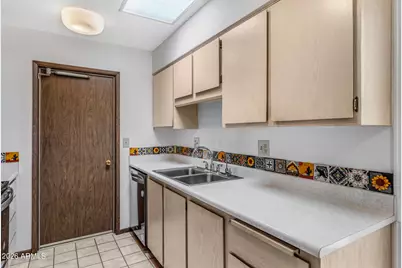 10737 W Santa Fe Drive, Sun City, AZ 85351 - Photo 12