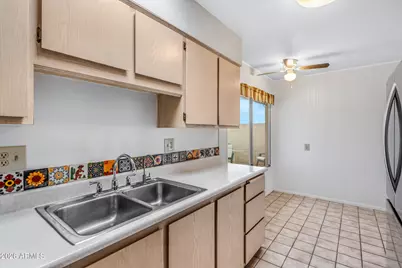 10737 W Santa Fe Drive, Sun City, AZ 85351 - Photo 10