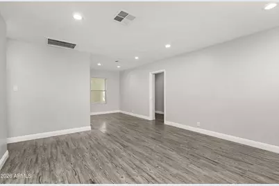 2046 N 27th Place, Phoenix, AZ 85008 - Photo 4