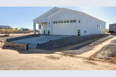10153 W Wenden Drive, Arizona City, AZ 85123 - Photo 2